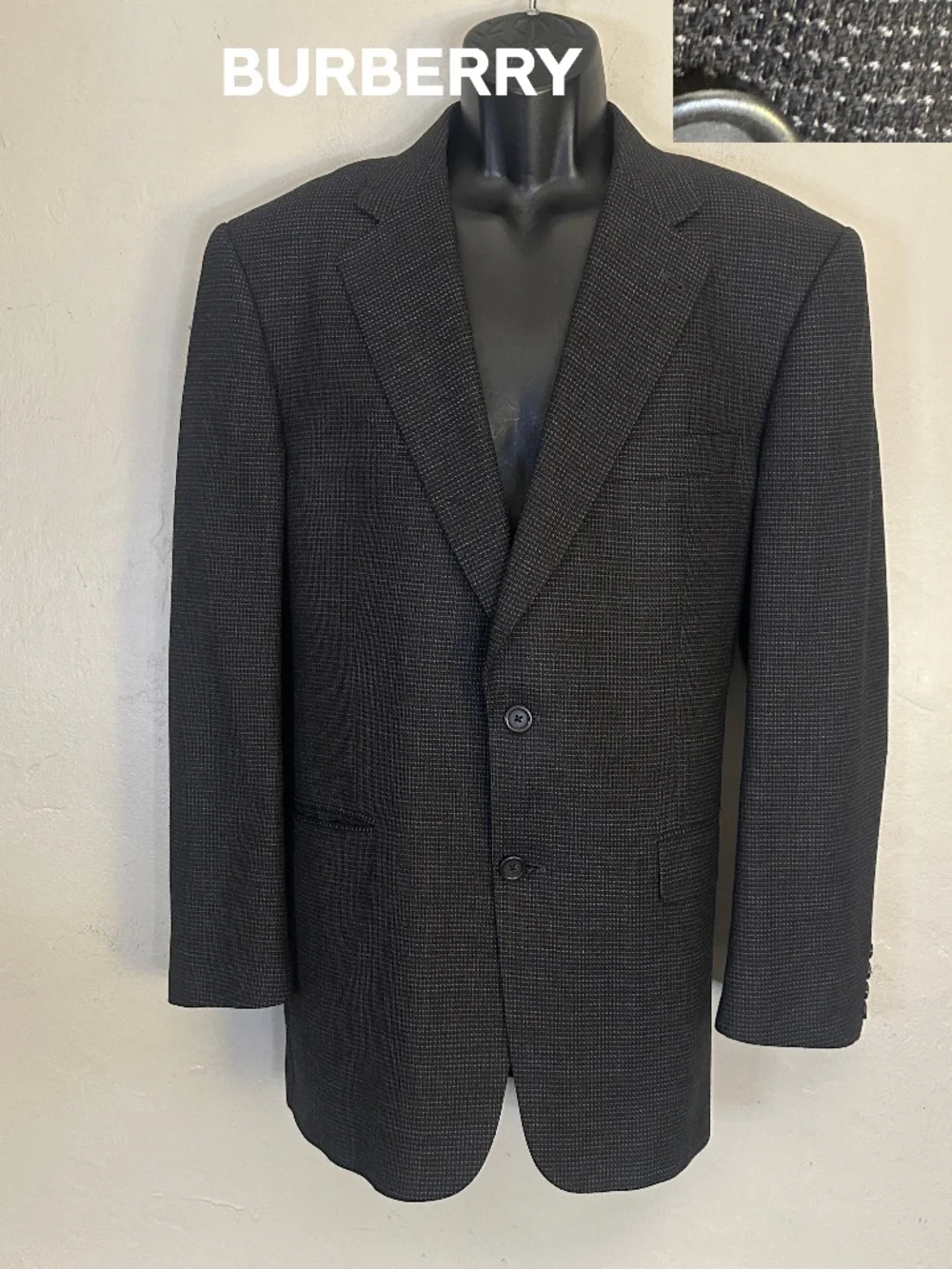 Burberry Silk Blend Blazer 42R Gently worn Made in USA 54% silk/46% wool